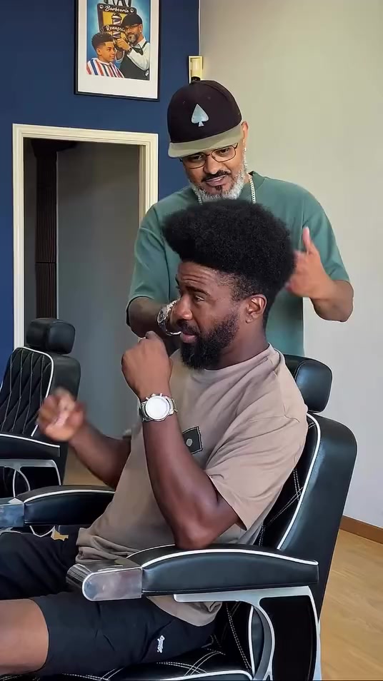 Vídeo TikTok — corte afro em estúdio